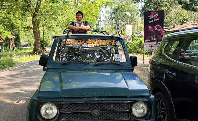 Safari and Adventure Desk