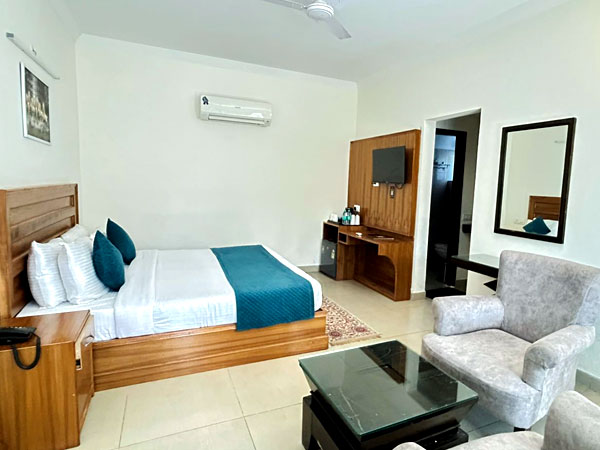 Well-appointed deluxe room